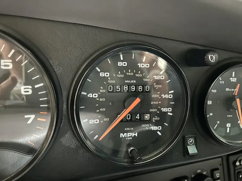 1995 Porsche 911 (993) Carrera 4 - Manual LHD-For Sale