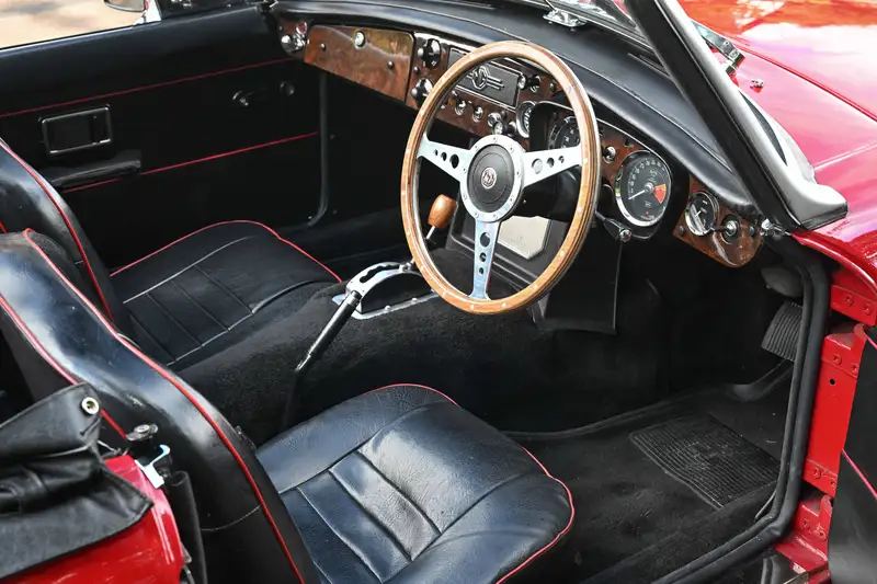  1970 MG B Roadster - Auto-For Sale