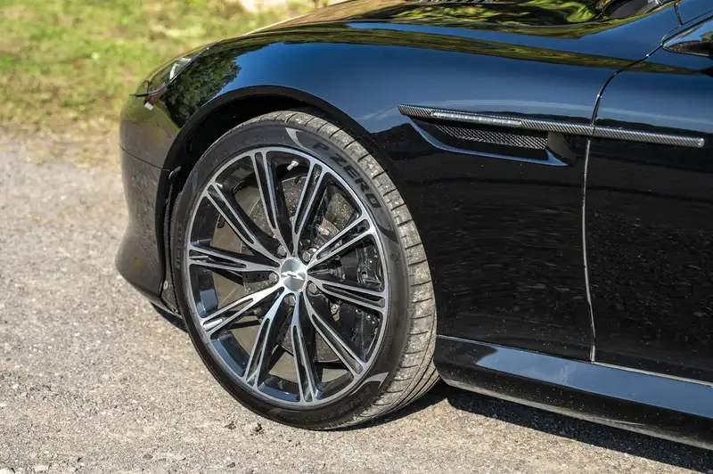 2015 Aston Martin DB9 6.0 V12 'Carbon Edition' Coupé-For Sale