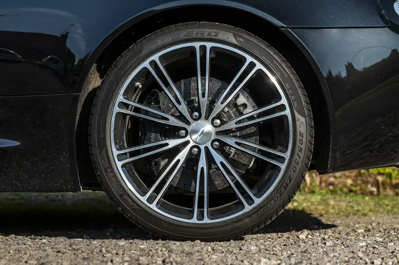 2015 Aston Martin DB9 6.0 V12 'Carbon Edition' Coupé-For Sale