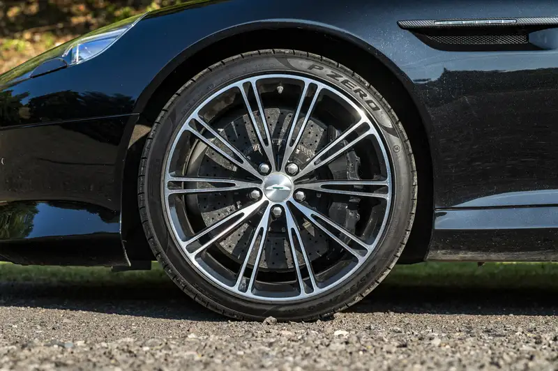 2015 Aston Martin DB9 6.0 V12 'Carbon Edition' Coupé-For Sale