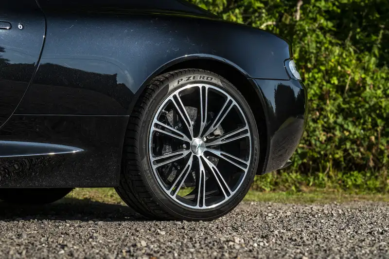 2015 Aston Martin DB9 6.0 V12 'Carbon Edition' Coupé-For Sale