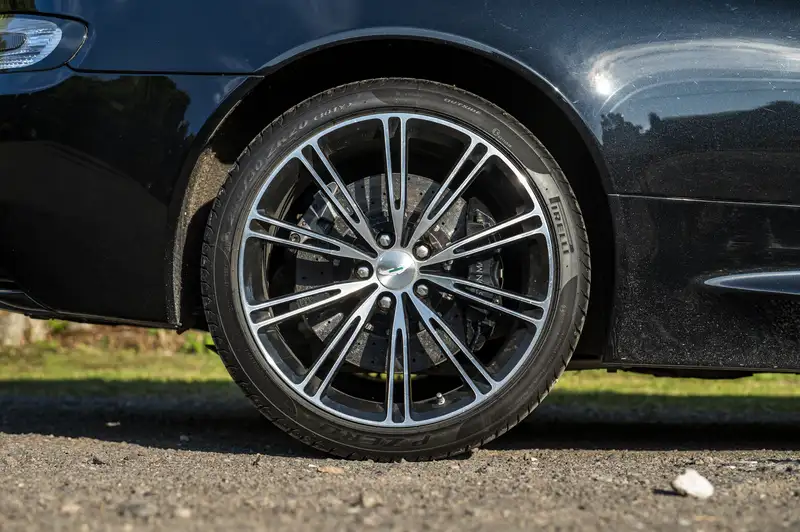 2015 Aston Martin DB9 6.0 V12 'Carbon Edition' Coupé-For Sale