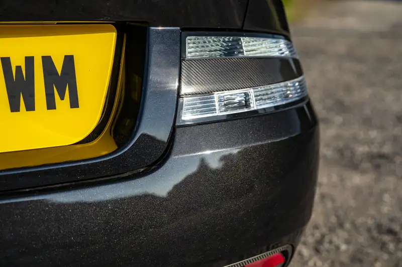 2015 Aston Martin DB9 6.0 V12 'Carbon Edition' Coupé-For Sale