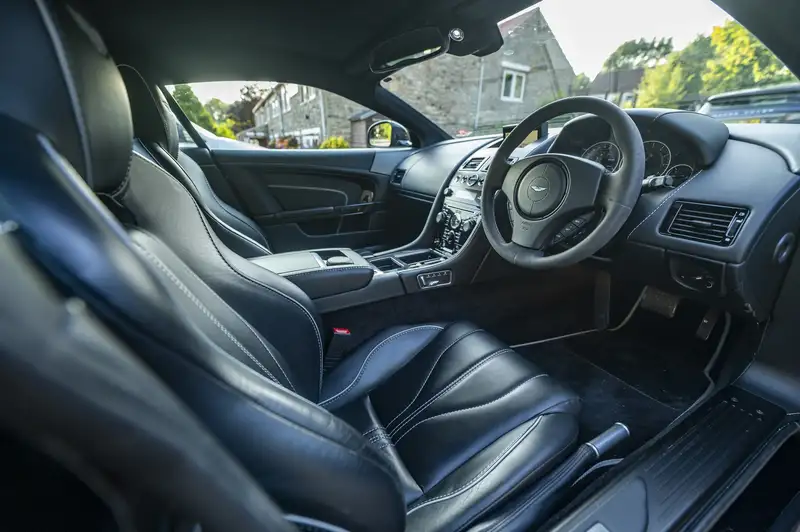 2015 Aston Martin DB9 6.0 V12 'Carbon Edition' Coupé-For Sale