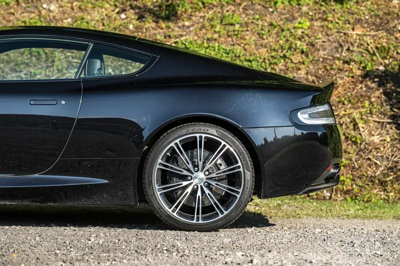 2015 Aston Martin DB9 6.0 V12 'Carbon Edition' Coupé-For Sale