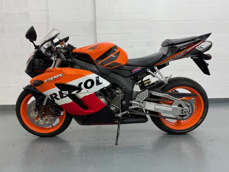 2005 Honda CBR1000RR SC57 FireBlade 998cc-For Sale
