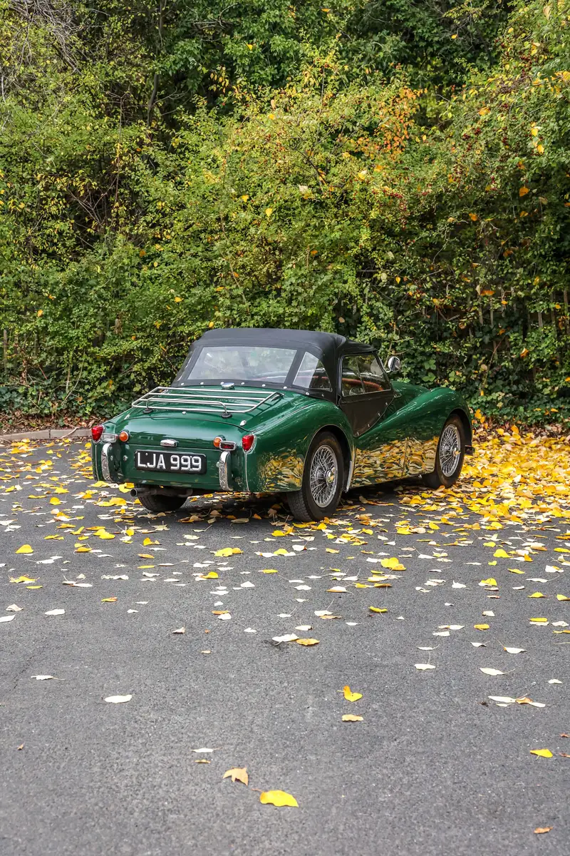 ドドリア Iconic Auctioneers | 1957 Triumph TR3 - FIVA - 1000 Miglia -Sold