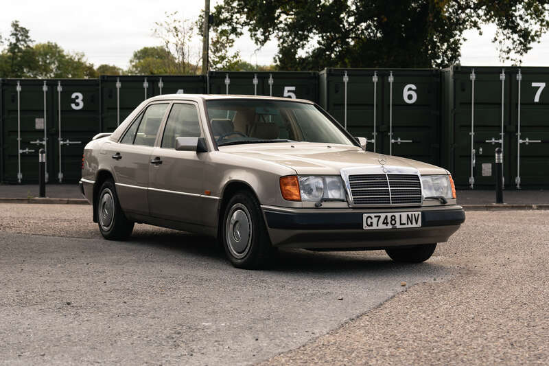 1990 Mercedes-Benz 260E Auto ...