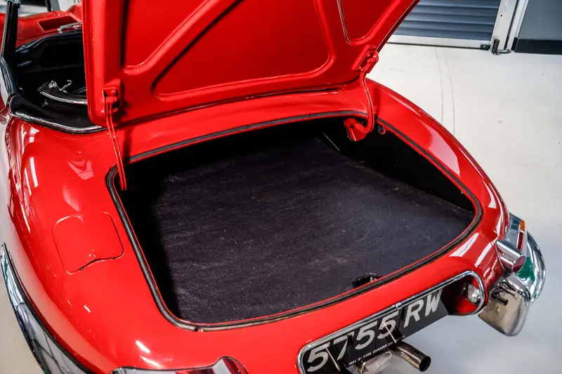Iconic Auctioneers | 1961 Jaguar E-Type Series 1 OTS - Flat Floor