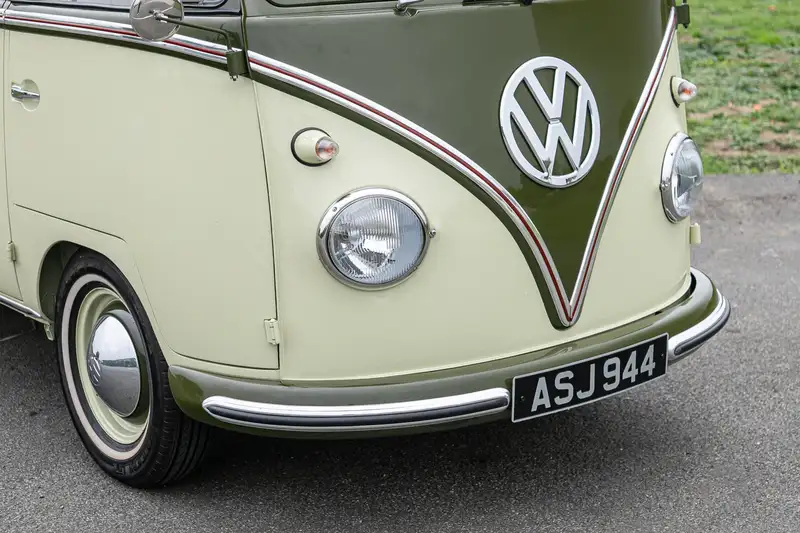 1961 フォルクスワーゲン・バス & スティッチ Iconic Auctioneers | Charity Lot: 1961 Volkswagen Double Door