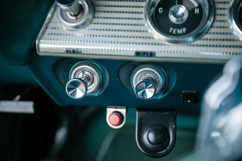 Iconic Auctioneers | 1962 Chevrolet Impala SS 'Lowrider'-Sold