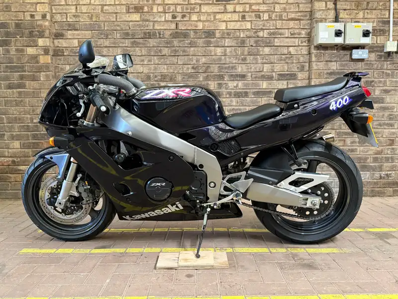 Iconic Auctioneers | 2001 Kawasaki ZXR400-L9 398cc-Sold