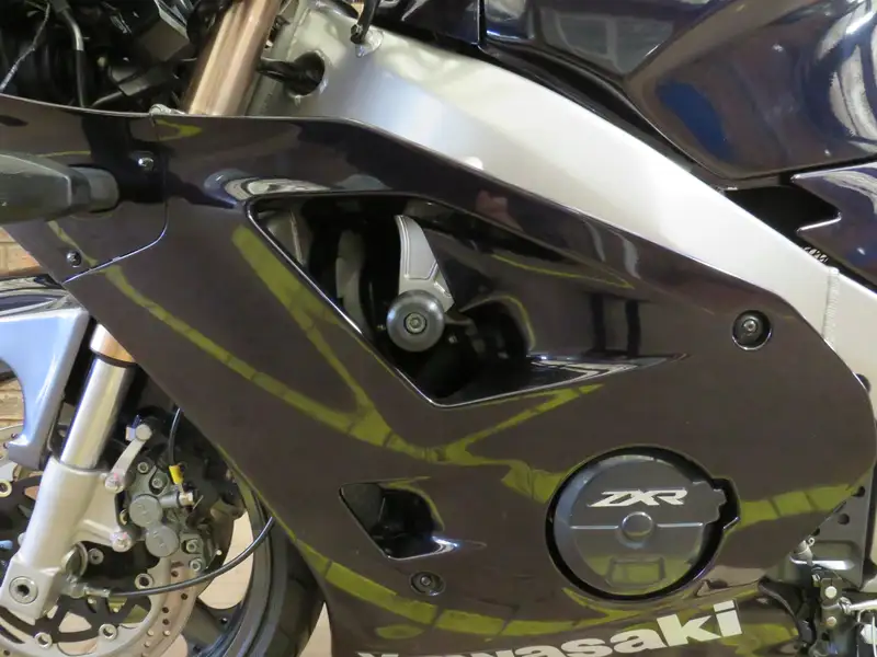 Iconic Auctioneers | 2001 Kawasaki ZXR400-L9 398cc-Sold