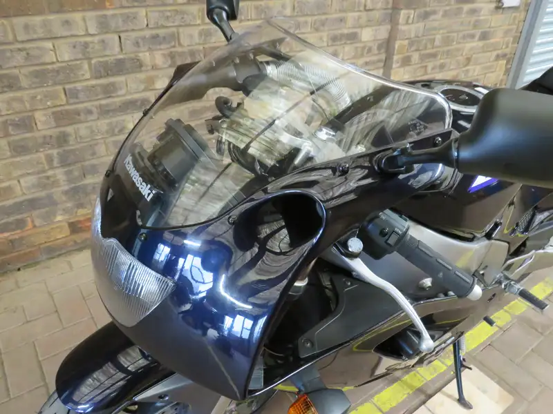 ヤンピー着用メルカリ内1点 Ｌ　pedestal DABbrrrsos Iconic Auctioneers | 2001 Kawasaki ZXR400-L9 398cc-Sold