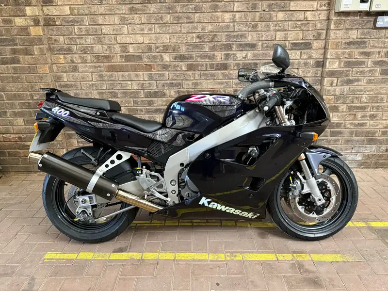 ヤンピー着用メルカリ内1点 Ｌ　pedestal DABbrrrsos Iconic Auctioneers | 2001 Kawasaki ZXR400-L9 398cc-Sold
