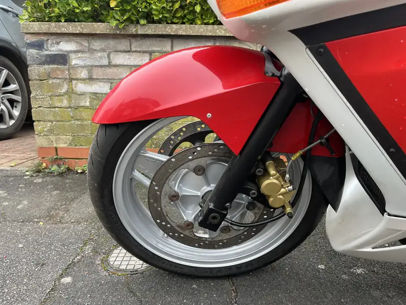 Iconic Auctioneers | 1989 Kawasaki ZX-10 (ZX1000-B1) 997cc-Sold