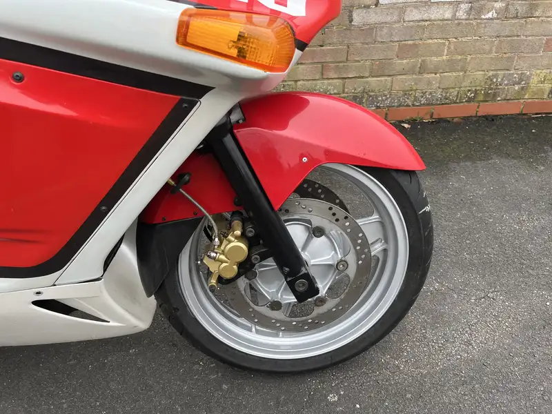 Iconic Auctioneers | 1989 Kawasaki ZX-10 (ZX1000-B1) 997cc-Sold Iconic Auctioneers | 1989 Kawasaki ZX-10 (ZX1000-B1) 997cc-Sold