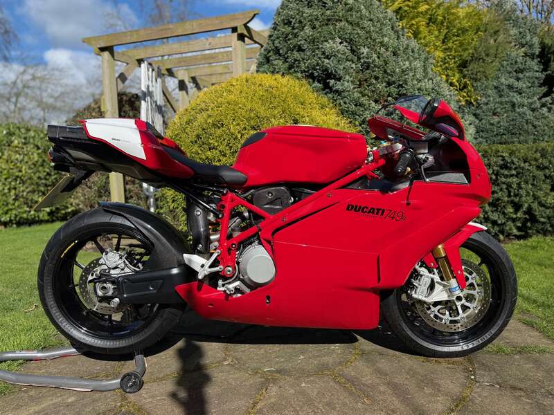 2005 DUCATI 749R