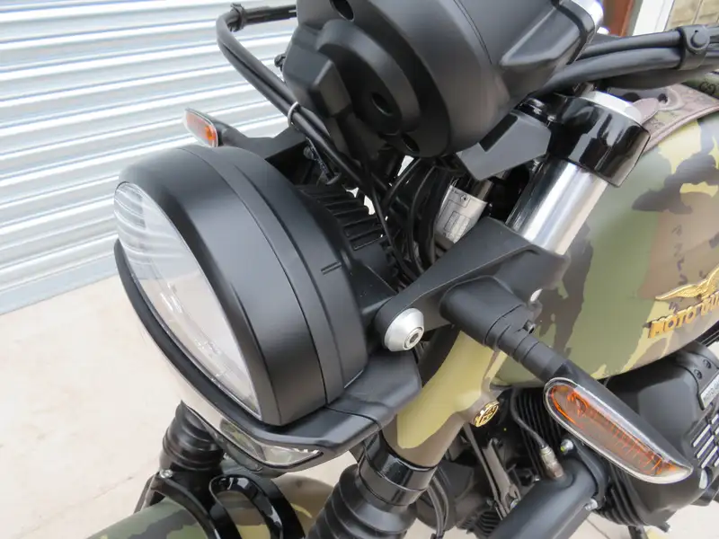 Iconic Auctioneers | 2023 Moto Guzzi V7 Gucci Palace 853cc-For Sale