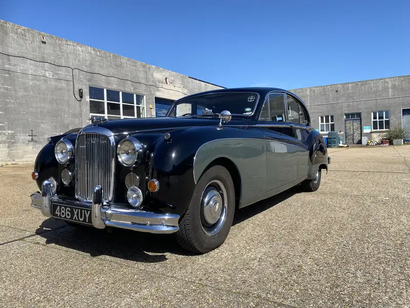 Iconic Auctioneers | 1960 Jaguar MK IX 3.8 Litre-Sold