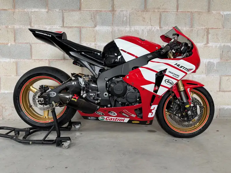 2010 Honda CBR1000RR FireBlade Michael Dunlop TT Superstock Racer