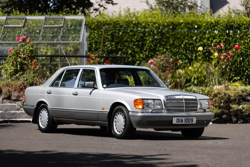 1989 Mercedes-Benz 560 SEL (W1...