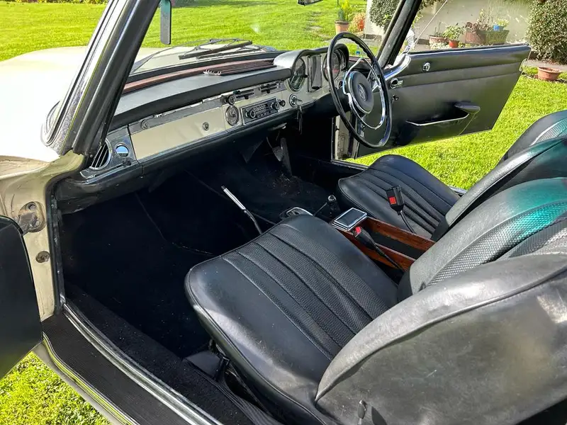 1967 Mercedes-Benz 250SL Pagoda (W113)-Sold