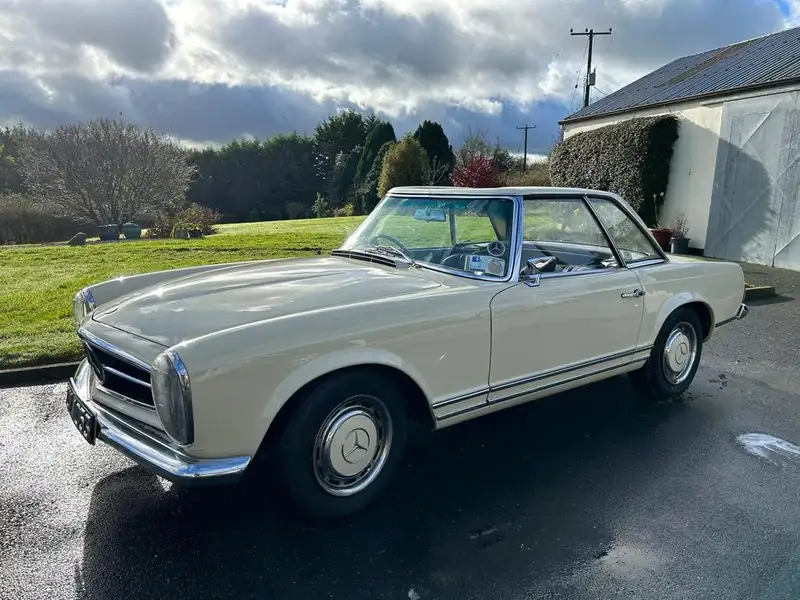 1967 Mercedes-Benz 250SL Pagoda (W113)-Sold