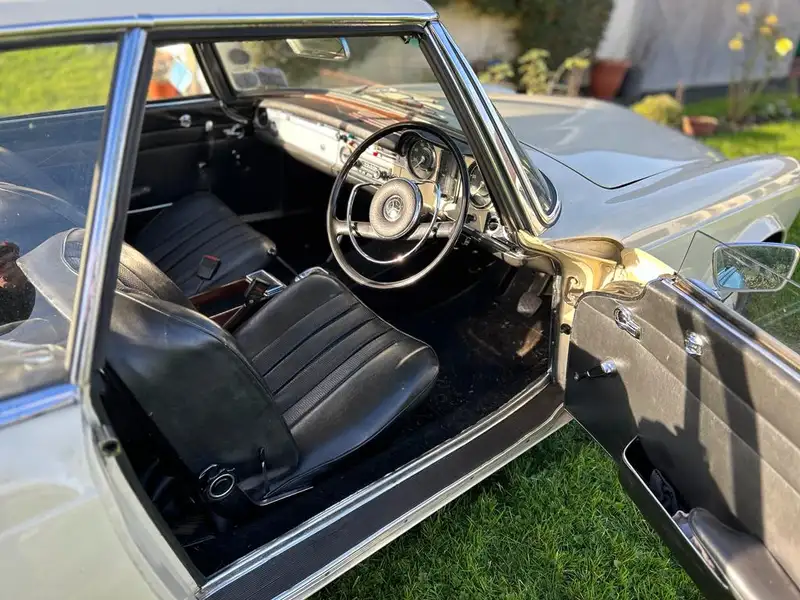 1967 Mercedes-Benz 250SL Pagoda (W113)-Sold