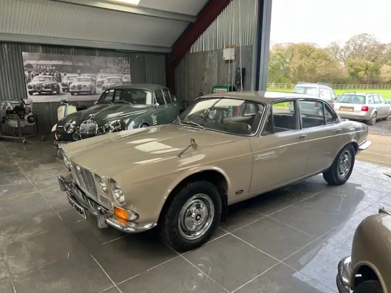 1969 Jaguar XJ6 4.2 Manual O/D-For Sale