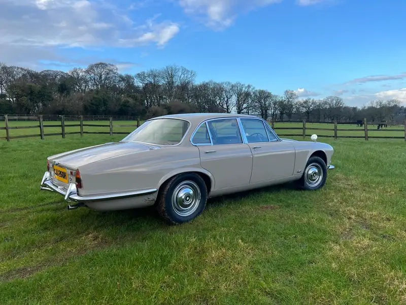 1969 Jaguar XJ6 4.2 Manual O/D-For Sale