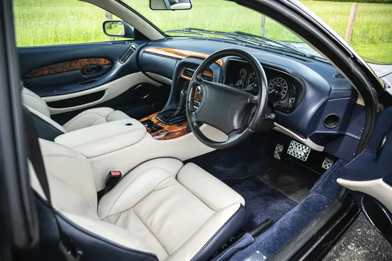 2001 Aston Martin DB7 Vantage V12 Coupé-Sold