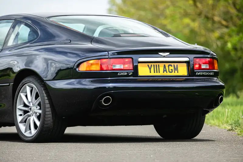 2001 Aston Martin DB7 Vantage V12 Coupé-Sold