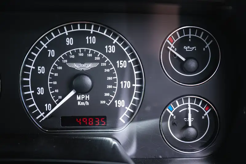 2001 Aston Martin DB7 Vantage V12 Coupé-Sold