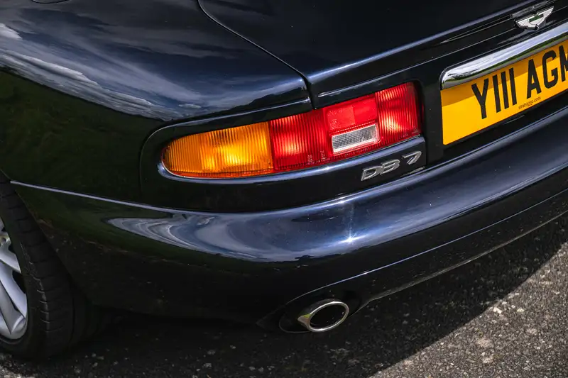 2001 Aston Martin DB7 Vantage V12 Coupé-Sold
