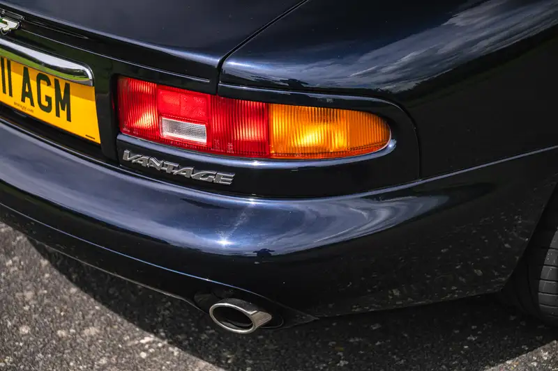2001 Aston Martin DB7 Vantage V12 Coupé-Sold