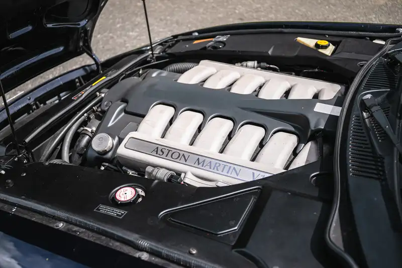 2001 Aston Martin DB7 Vantage V12 Coupé-Sold