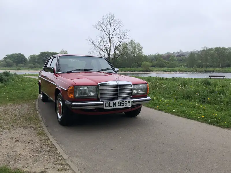 1983 Mercedes-Benz 200 (W123)-For Sale