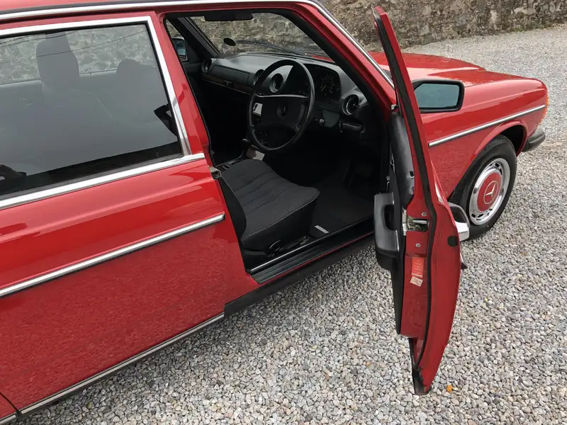 1983 Mercedes-Benz 200 (W123)-For Sale