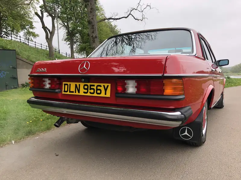 1983 Mercedes-Benz 200 (W123)-For Sale