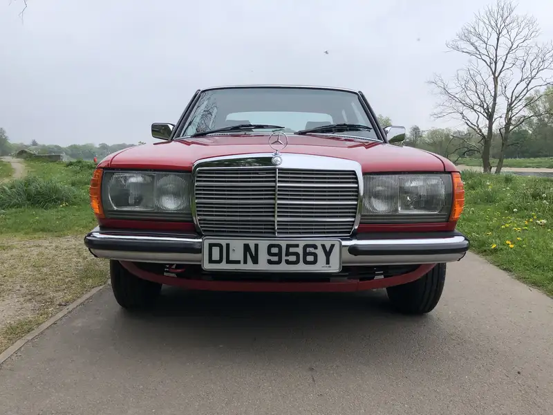 1983 Mercedes-Benz 200 (W123)-For Sale