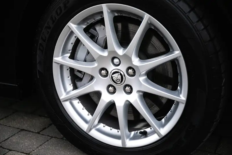 2013 Jaguar XJ 2.0 i4 Premium Luxury LWB - 250 miles from ne-For Sale