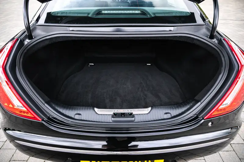 2013 Jaguar XJ 2.0 i4 Premium Luxury LWB - 250 miles from ne-For Sale