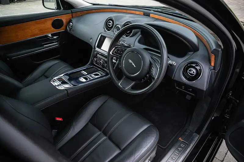 2013 Jaguar XJ 2.0 i4 Premium Luxury LWB - 250 miles from ne-For Sale