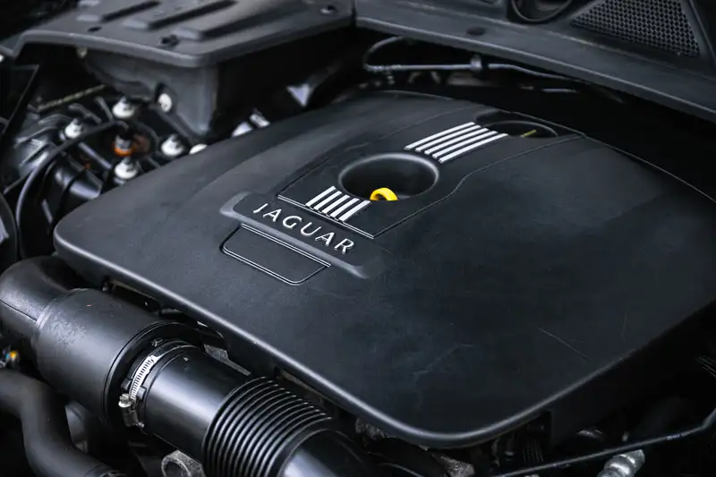2013 Jaguar XJ 2.0 i4 Premium Luxury LWB - 250 miles from ne-For Sale
