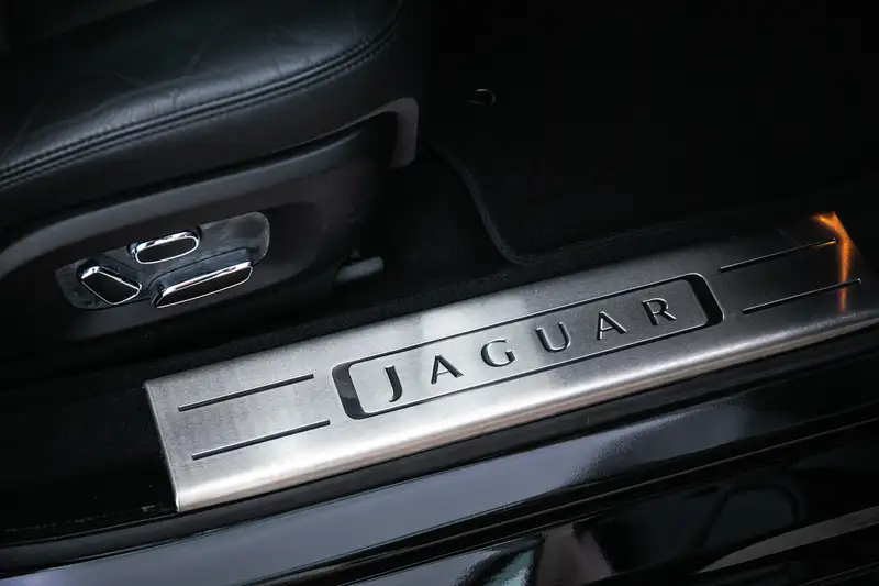 2013 Jaguar XJ 2.0 i4 Premium Luxury LWB - 250 miles from ne-For Sale