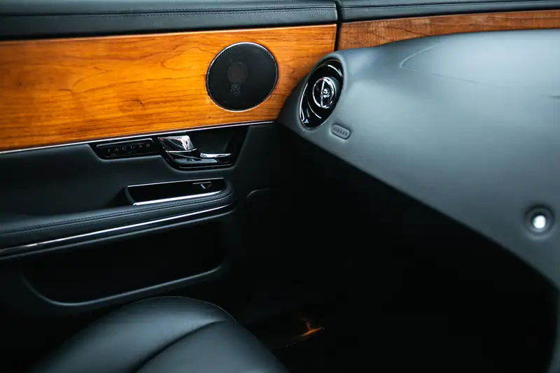 2013 Jaguar XJ 2.0 i4 Premium Luxury LWB - 250 miles from ne-For Sale