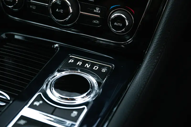 2013 Jaguar XJ 2.0 i4 Premium Luxury LWB - 250 miles from ne-For Sale