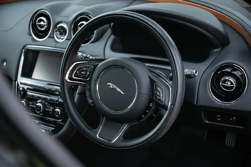 2013 Jaguar XJ 2.0 i4 Premium Luxury LWB - 250 miles from ne-For Sale